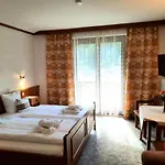 Edenhof Apartament *