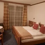 Edenhof Apartament *