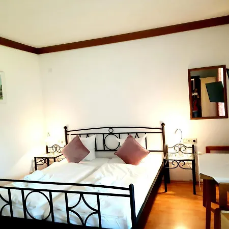 Edenhof Apartment *